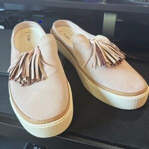 TOMS Sunrise Blush Suede Tassel Slip On Mule Sneaker 11M Excellent Condition!.